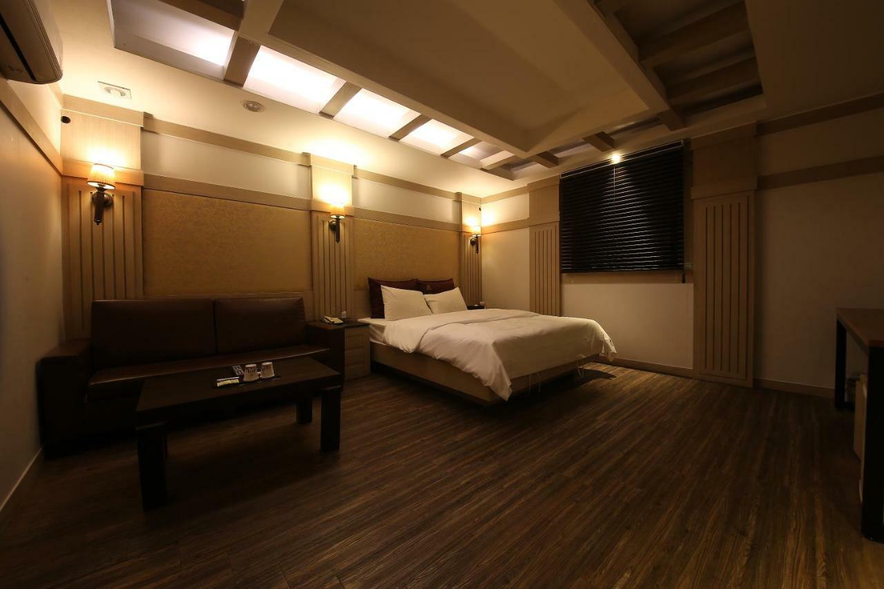 Hotel Valentine กวังมยอง ภายนอก รูปภาพ